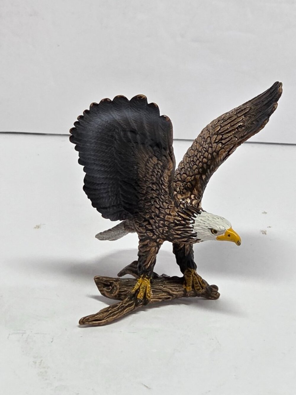 Schleich Bald Eagle Retired Figurine Wings‎ Spread on Branch Base Plastic 2010